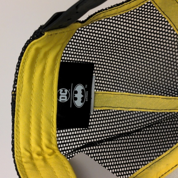 NWT SWAG Batman DC Comics Trucker Hat Adjustable Black Yellow - Picture 8 of 8